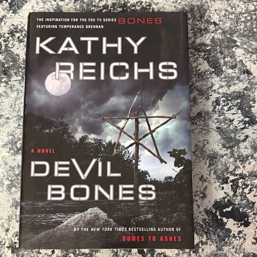 Kathy Reichs "Devil Bones" hardcover book Black Cover with Moon Art